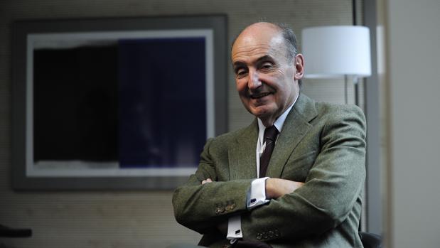 Miquel Roca, en su despacho de Barcelona